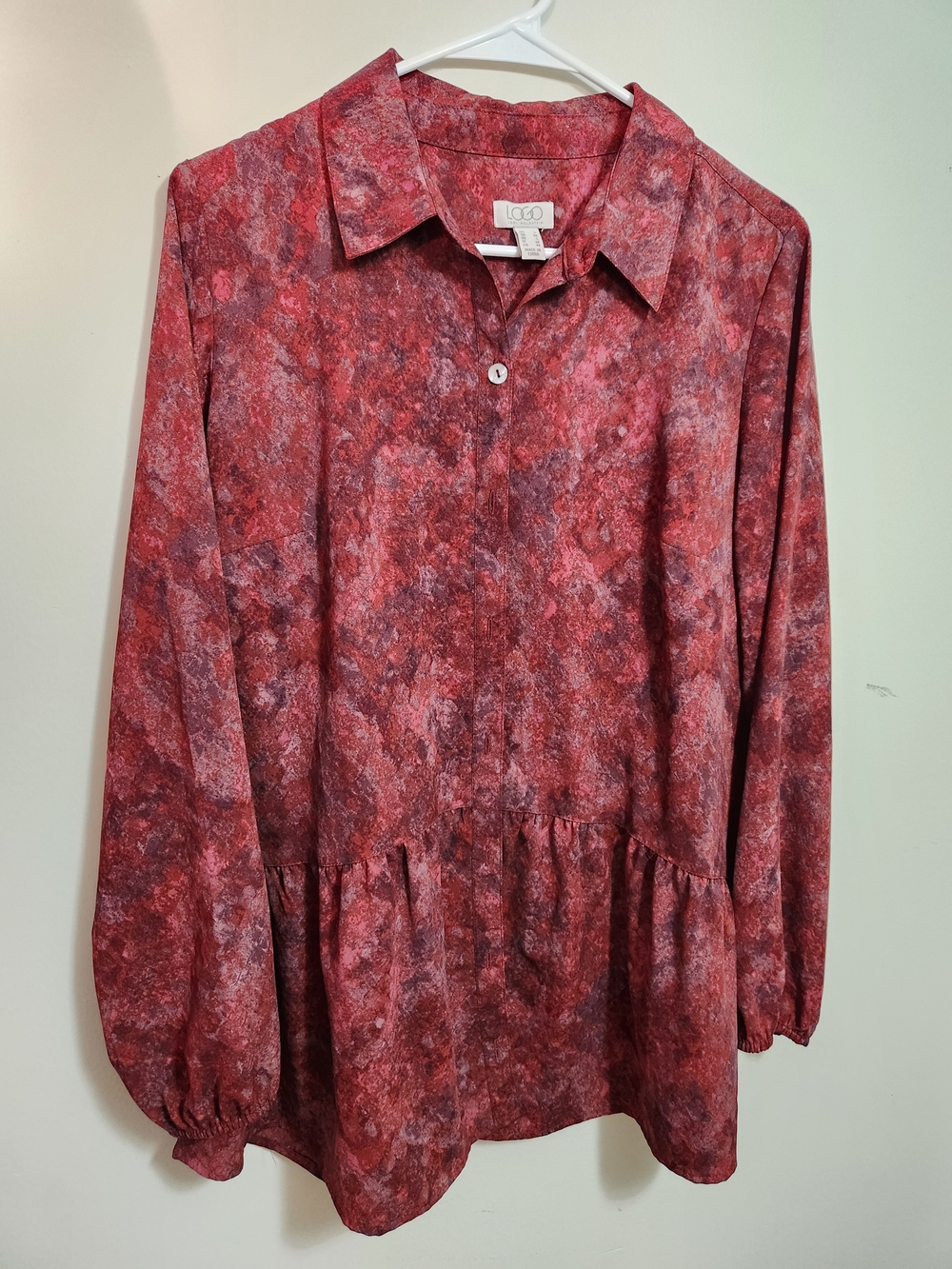 LOGO by Lori Goldstein Red Textured Peplum Button-Front Blouse